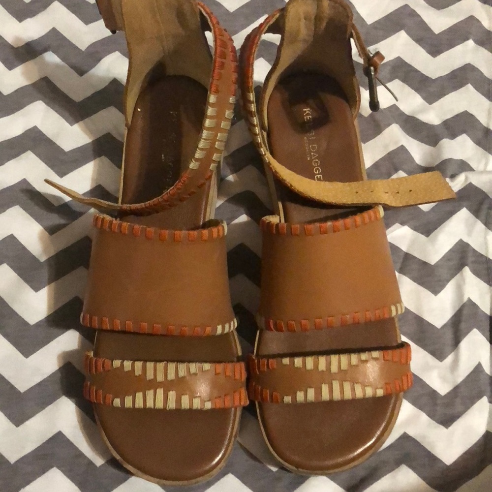 Kelsi Dagger EUC platform sandals